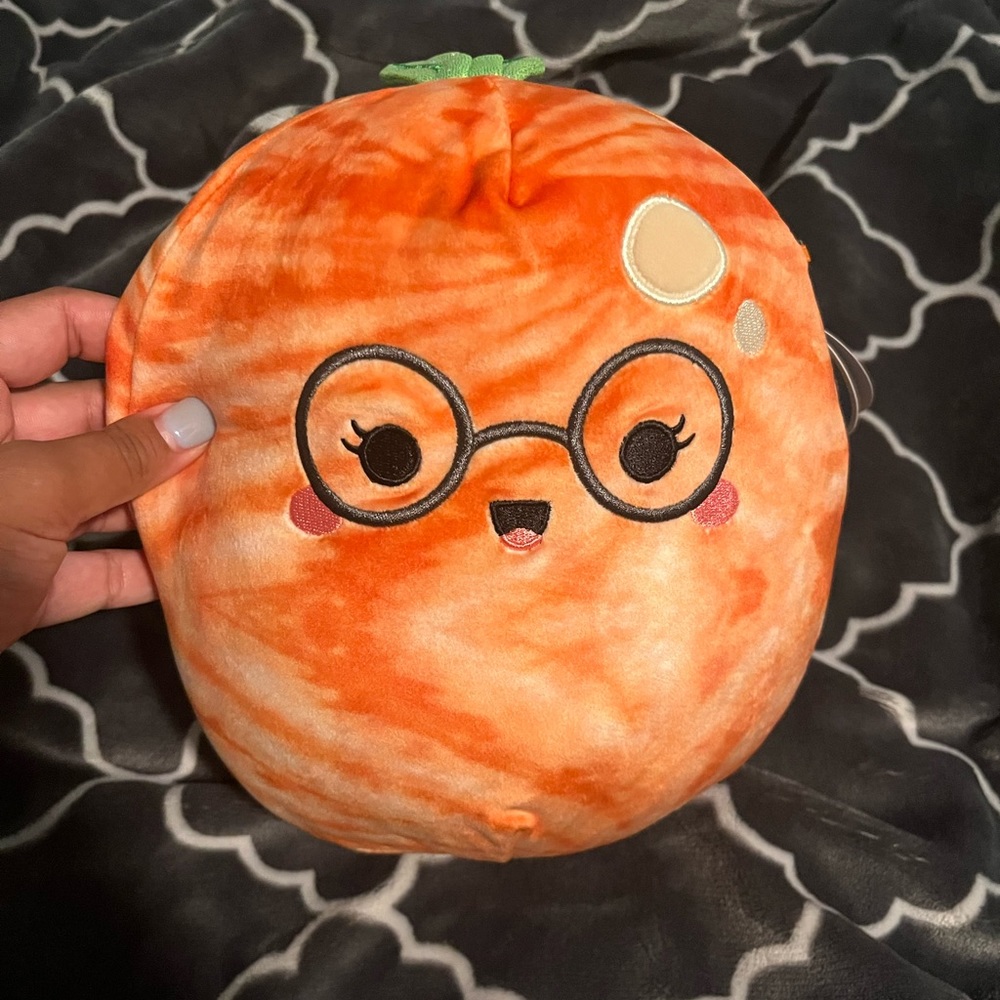 Judy the carrot squishmallow
